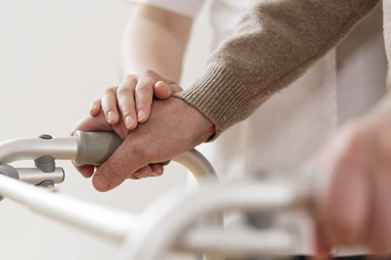 Cuidador para Pessoa Enferma Contratar Vila .Santa Edwiges - Cuidador de Pessoa Enferma com Deficiência Física